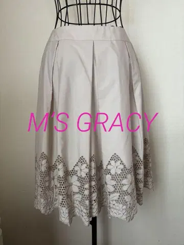 M'S GRACY 엠즈 그레이시 밑단 꽃 레이스 스커트 베이지