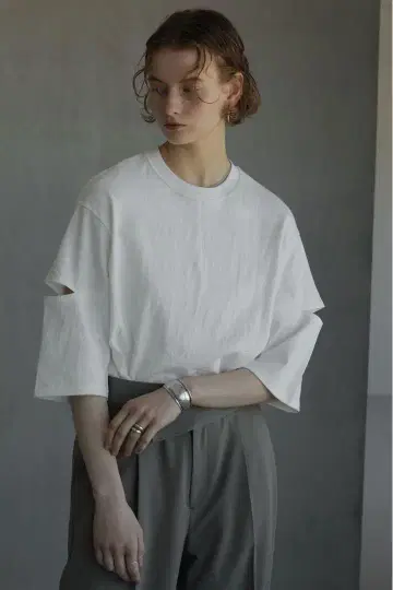 AMERICANA x MANOF RAFFY COTTON SLIT 티셔츠