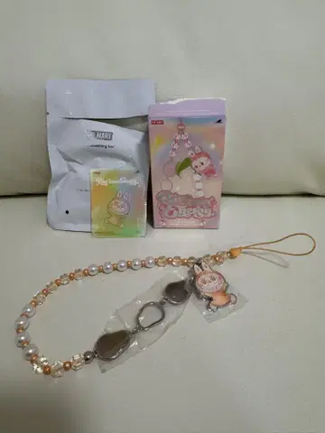 라부부 Big into Energy phone charm