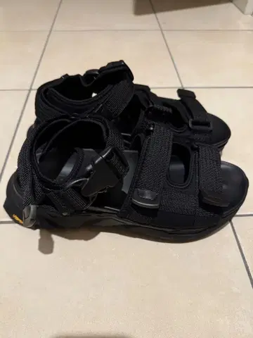 ZARA Vibram 밑창 샌들