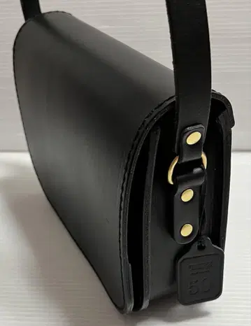 HERZ  전체 덮개 포셰트 CP-80 블랙 숄더백