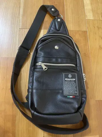 Bianchi 바디백 블랙