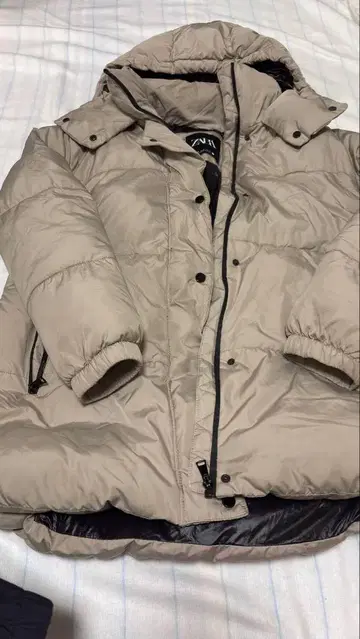 ZARA 후드 베이지 다운 자켓