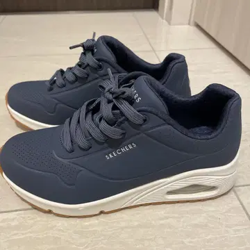 SKECHERS 네이비 스니커즈