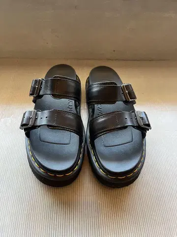닥터 마틴 샌들