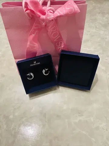 스와로브스키 새 제품 미사용 후프 귀걸이