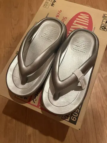 TAW&TOE 샌들