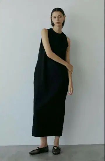 LOHEN 와셔 자카드 I라인 원피스 블랙