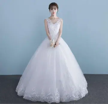 화이트 V넥 프린세스 라인 웨딩 드레스