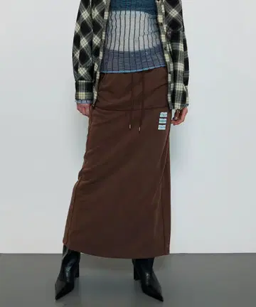 디스커스 콜라보레이션 스웨트 스커트 브라운