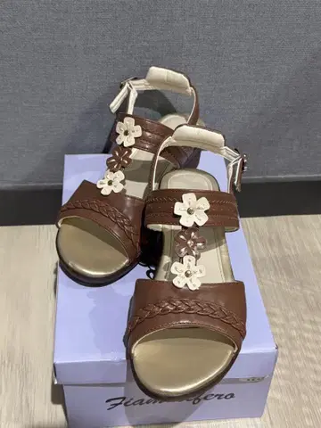 샌들 꽃무늬 갈색