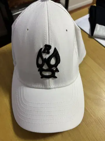 RUSSELUNO 화이트 캡