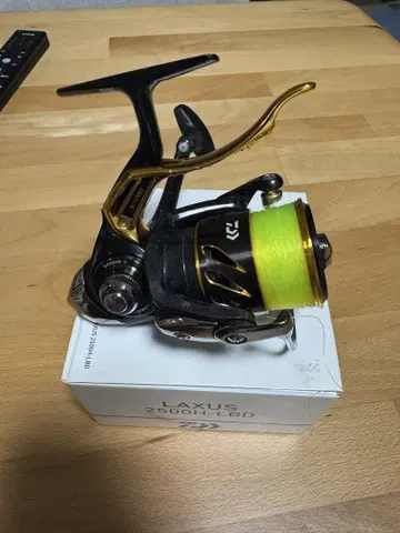 Daiwa LAXUS 2500H-LBD 스피닝 릴
