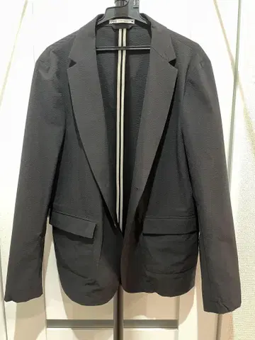 ZARA 블랙 시어서커 자켓