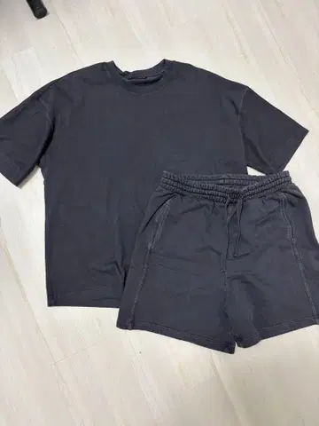 ZARA 남성 다크 그레이 티셔츠 숏팬츠 셋업