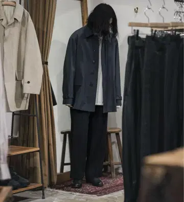 AURALEE 핀 하드 트위스트 가바진 블라우스