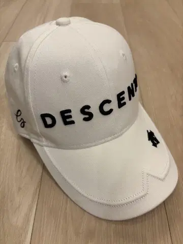 DESCENTE LUXE 데상트 골프 캡 모자 화이트