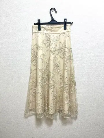 스위 자수 꽃무늬 스커트