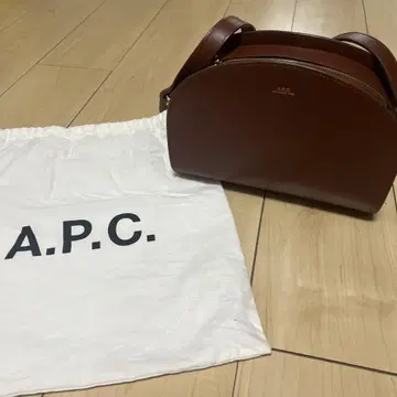 [더스트 백 포함] apc 아페쎄 하프문 숄더백 브라운