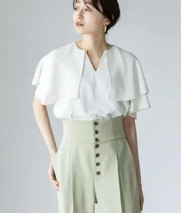 신품! noble 케이프 프릴 블라우스 화이트