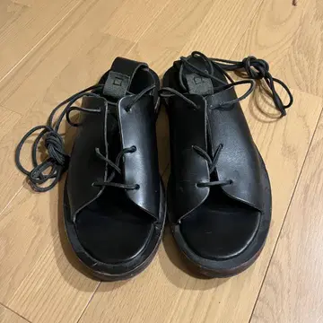 SUNSEA 산시 커트 오프 레이스업 슈즈 블랙