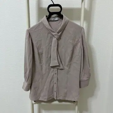 overE 루프 타이 블라우스 그레이지