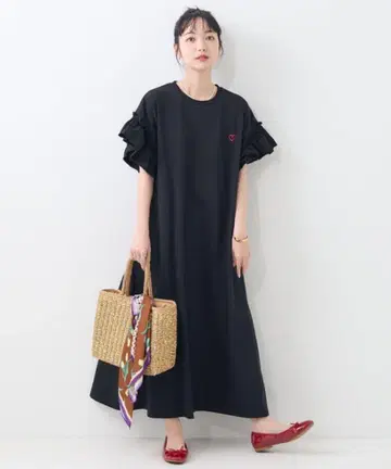 프리크스 스토어 원포인트 하트 자수 소매 프릴 원피스