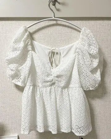 미사용 새상품 코코딜 퍼프 슬리브 레이스 블라우스