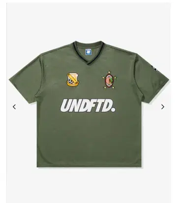 UNDEFEATED 축구 유니폼 스타일 티셔츠