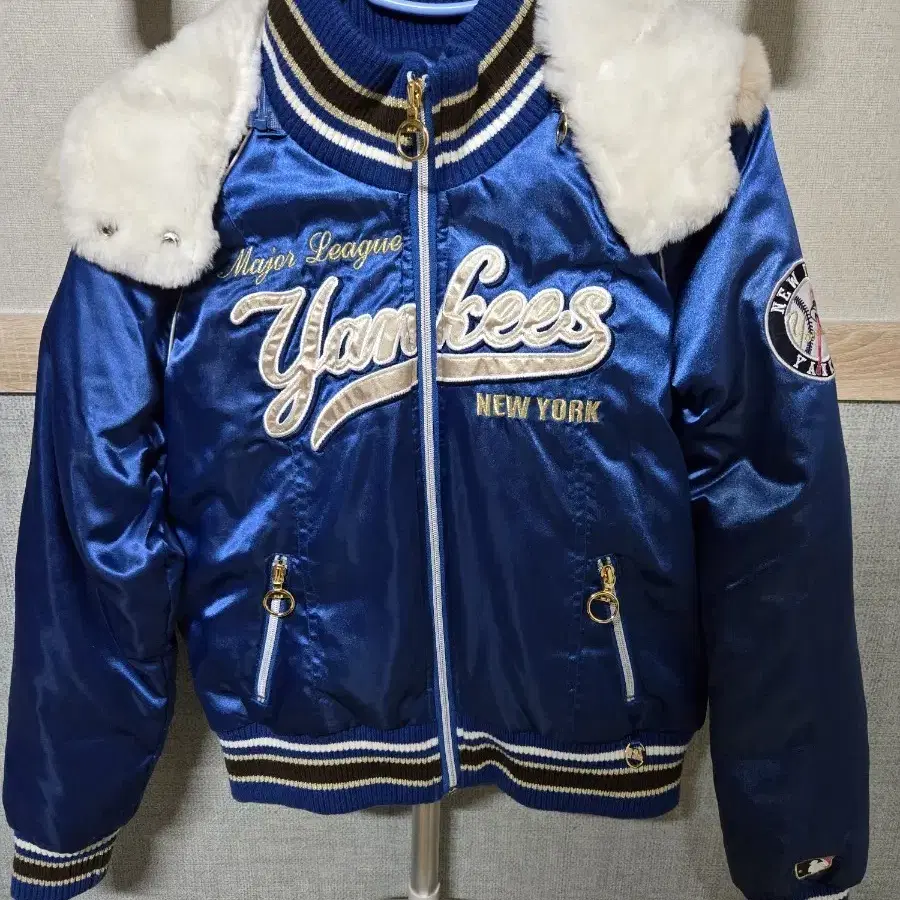 MLB MLB Goff Core Windbreaker on Bunjang Global Site.