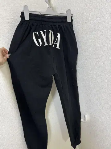 GYDA 블랙 조거 팬츠