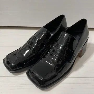 [ ZARA ] 자라 스퀘어 토 힐 로퍼 에나멜 블랙 사이즈 41