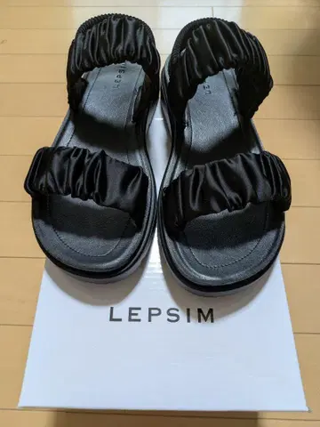LEPSIM 새틴 주름 샌들