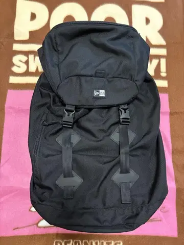 NEW ERA 블랙 백팩 롤톱