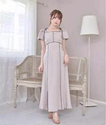 로즈 뮤즈 측면 플리츠 파이핑 원피스