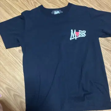 MOBB 하트 디자인 티셔츠 블랙
