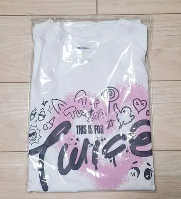 트와이스 티셔츠 M 사이즈