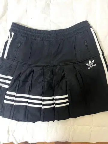 아디다스 블랙 플리츠 스커트 리메이크