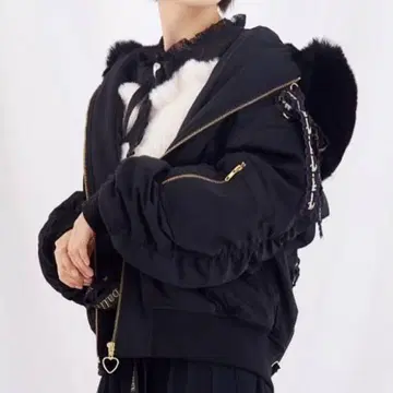 LIZLISA 리즈리사 메시지 리본 퍼 블라우스 블랙