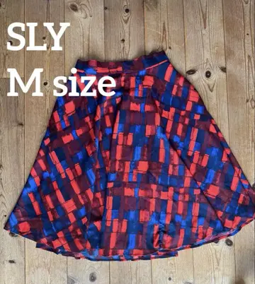 미품 SLY 슬라이 플레어 스커트 미디엄 스커트 무릎 길이