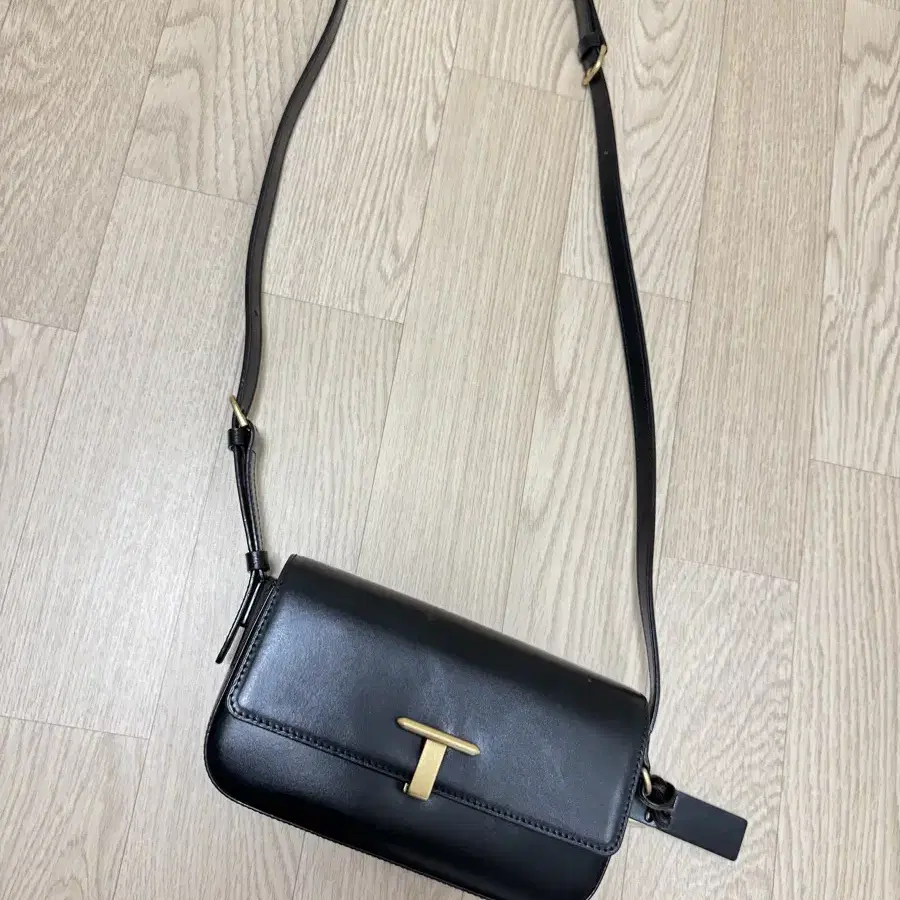 JOY GRYSON | 조이그라이슨 Joy Gryson Ricky Tote Bag on