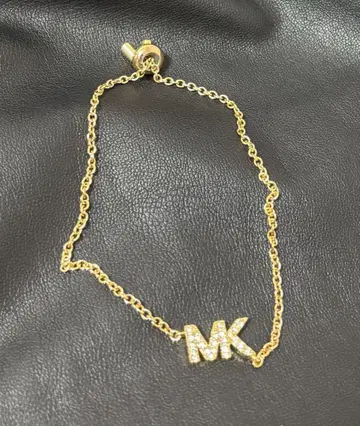 마이클 코어스 MK 로고 골드 브레이슬릿