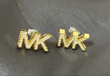 MK 로고 귀걸이 (스톤 장식)