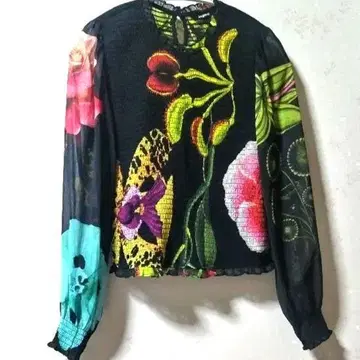 데시그알 Desigual. 꽃무늬 주름 장식이 있는 긴 소매 블라우스 M