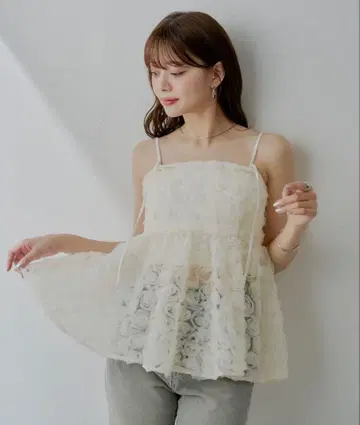 [가격 인하][아이보리] chico/로즈 튤 페플럼 블라우스
