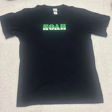 NOAH 블랙 티셔츠 그라데이션 로고