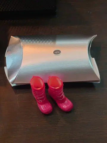 리카 옷 갈아입기용 핑크 부츠