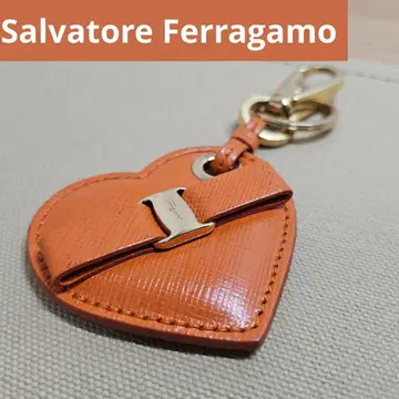 미품 페라가모 키링 Ferragamo 가죽 하트 키홀더
