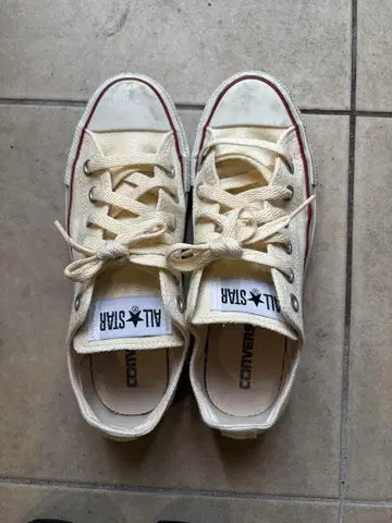 CONVERSE ALL STAR 크림색 스니커즈