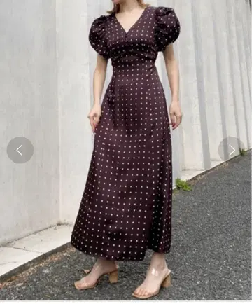 새상품급! 스나이델 개더 퍼프 슬리브 원피스